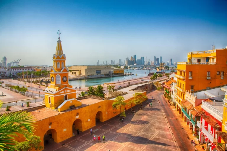 ✨ Cartagena y Crucero por Aruba, Curazao & Panamá